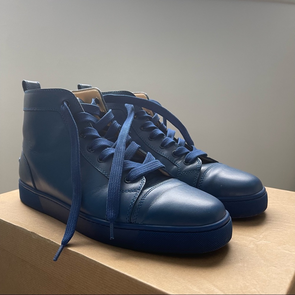 CHRISTIAN LOUBOUTIN
High-Top Sneakers